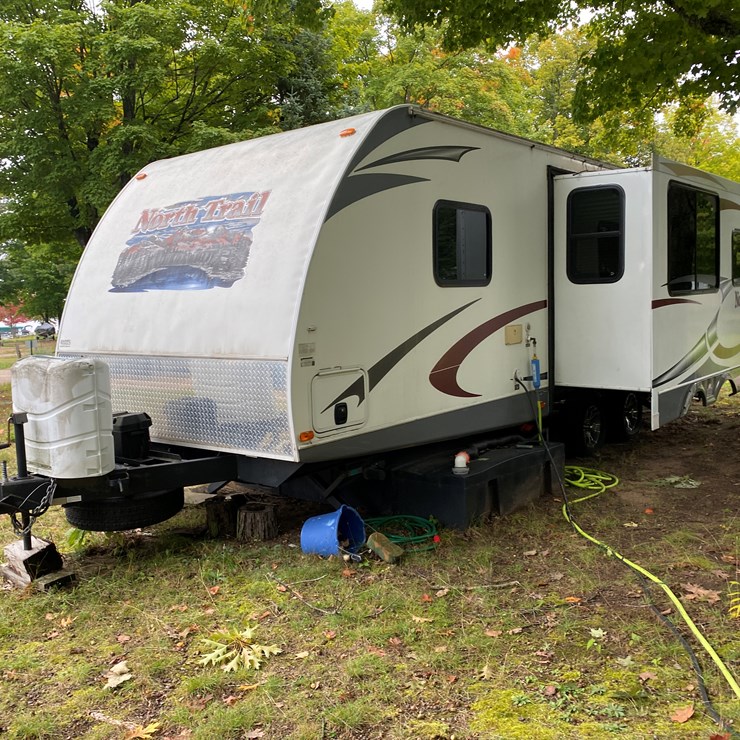 #3300 • 2012 North Trail Caliber 26LRSS Camper (Has MI Title) (Three Lakes, WI)