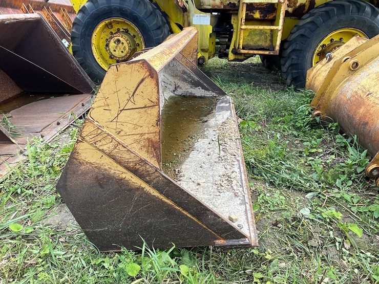 #1143-•-front-loader-bucket-attachment-image-4