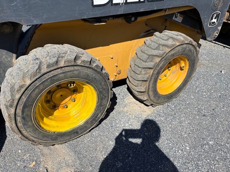 2012-deere-320d-image-8