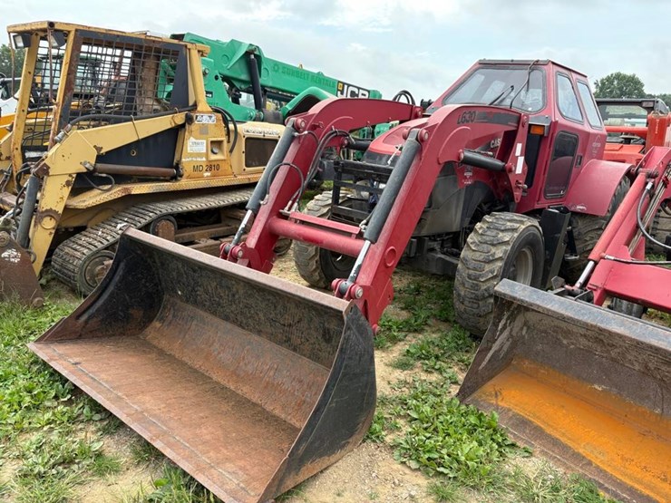 case-international-farmall-120c-4x4-tractor-image-2