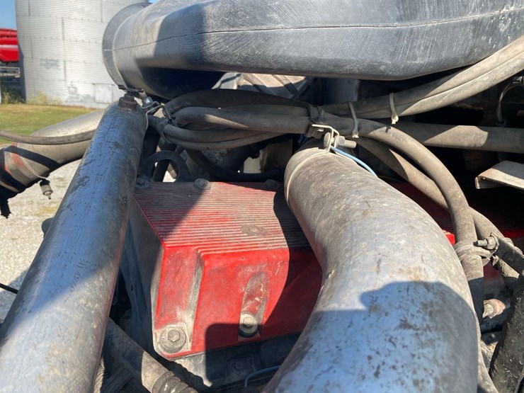 2002-ih-9200i-quad-axle-dump-truck-image-32