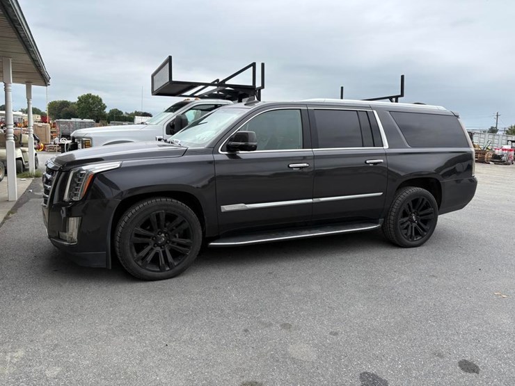 2017-cadillac-escalade-image-1