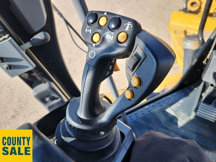 2020-caterpillar-150-awd-image-20
