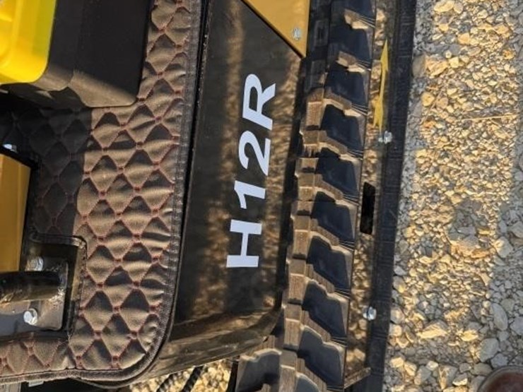 agt,-h12r,-420cc-gas-powered-mini-excavator,-image-2