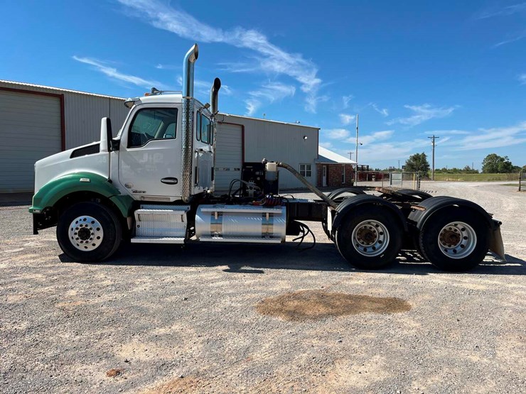 2018-kenworth-t880-image-8