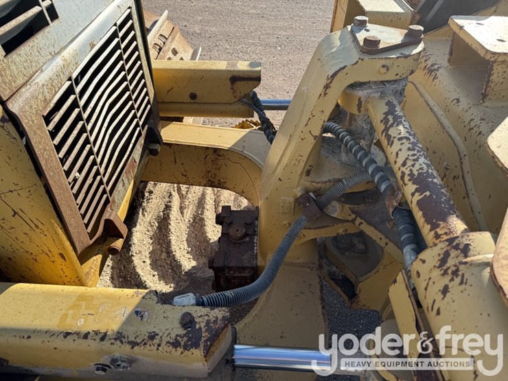 2011-caterpillar-d6k-xl-image-14
