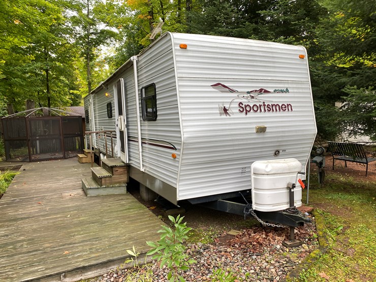 #3302-•-2004-k2-incorporated-sportsman-3803-camper-has-wi-title-(three-lakes,-wi)-image-1