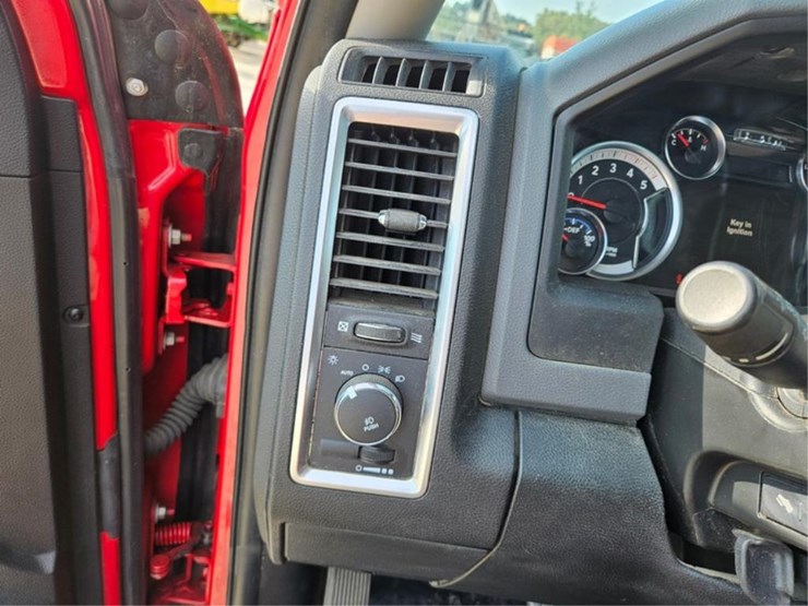 2017-dodge-ram-5500-image-41