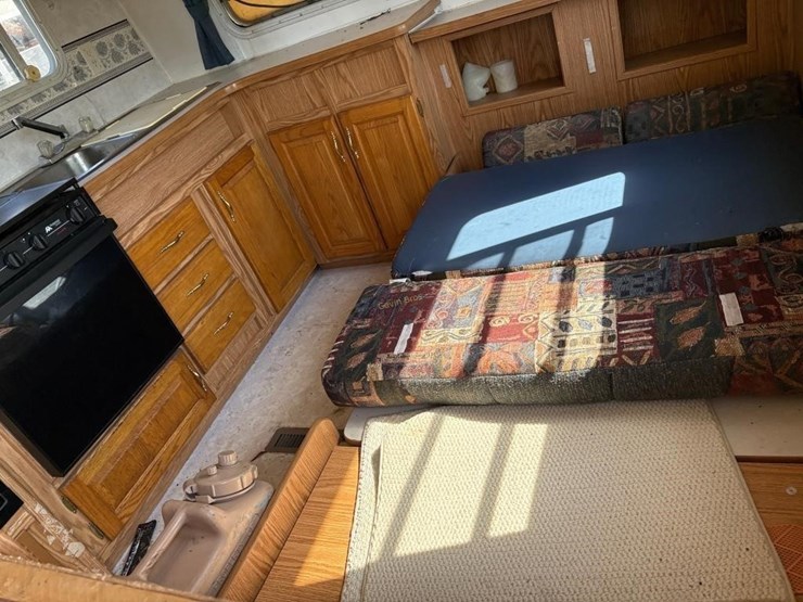 1999-classic-dutchmen-300-camper-image-5