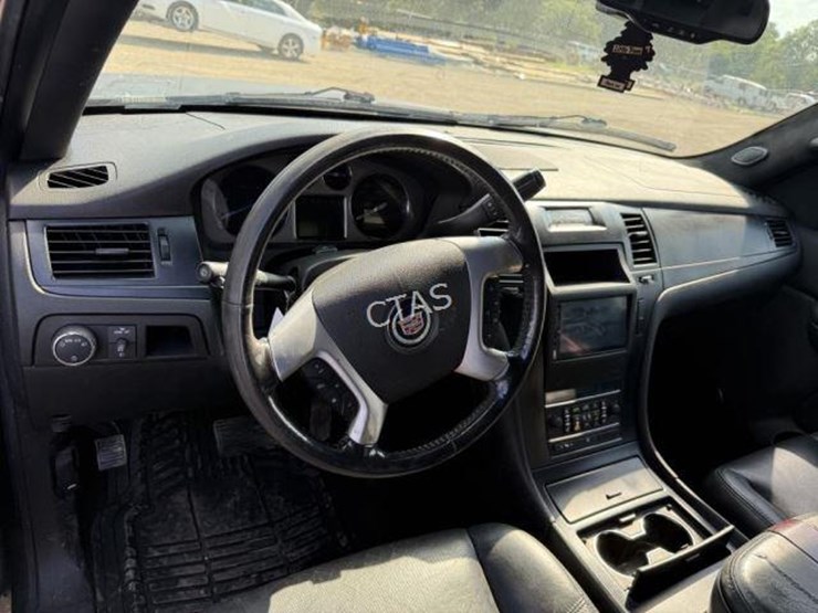 2008-cadillac-escalade-image-12