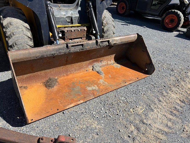 2012-deere-320d-image-5