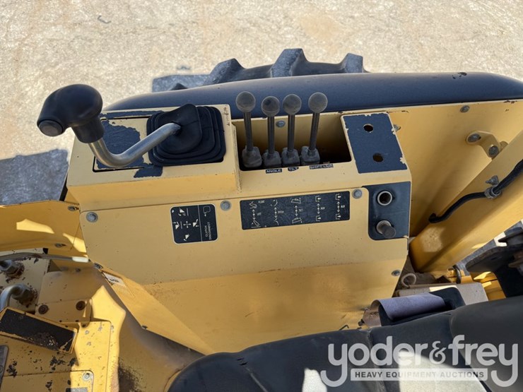 johndeere-210le-image-21