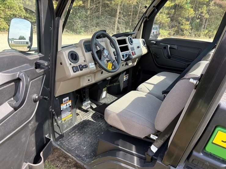 2023-john-deere-xuv-835r-image-8