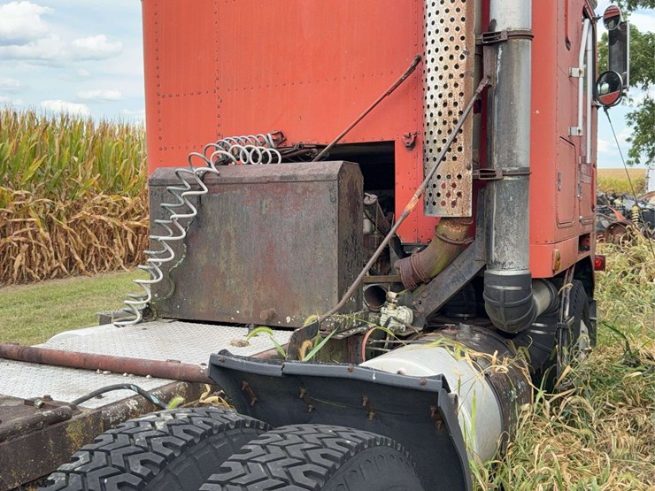 diamond-reo-cabover-image-30