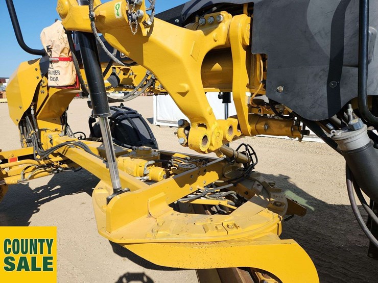 2020-caterpillar-150-awd-image-40