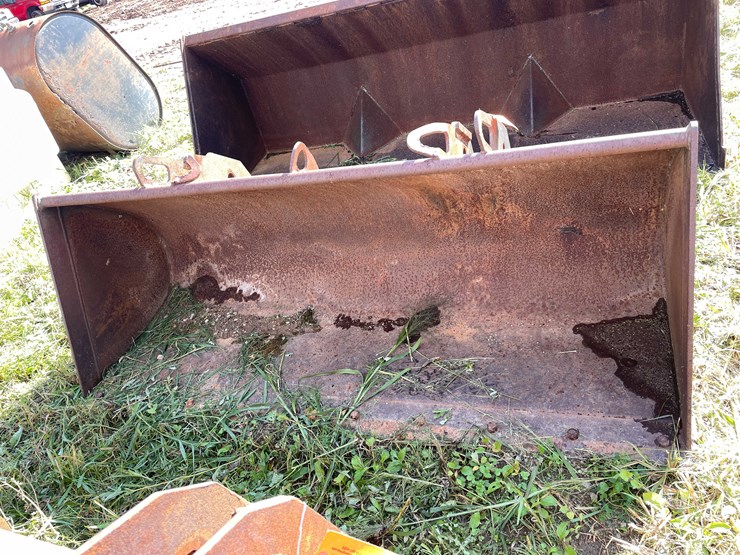 #1284-•-front-loader-bucket-attachment-image-2