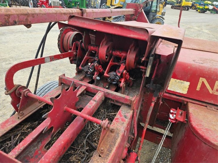 new-holland-275-image-23