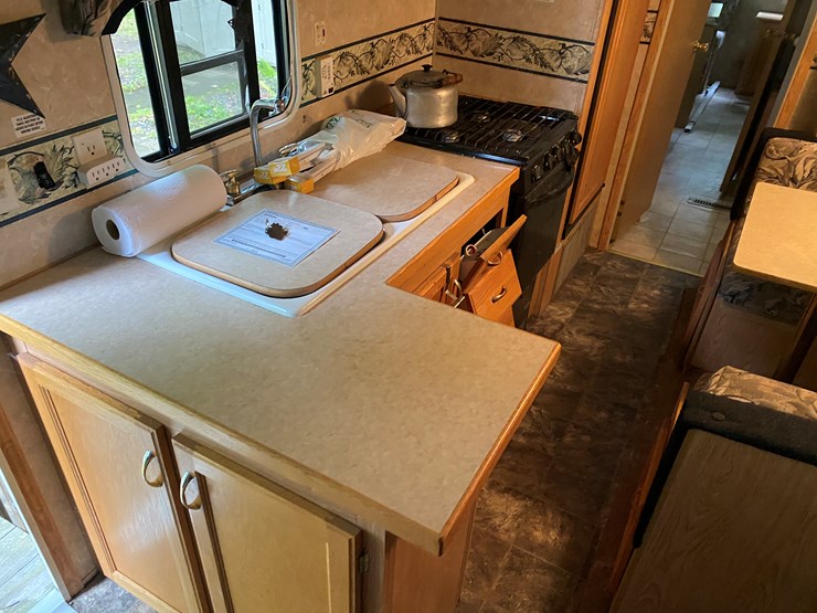 #3302-•-2004-k2-incorporated-sportsman-3803-camper-has-wi-title-(three-lakes,-wi)-image-14