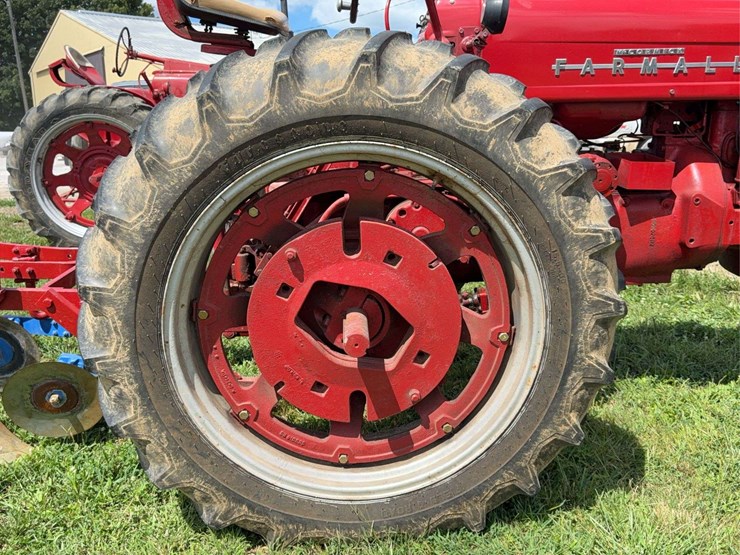 farmall-400-image-23