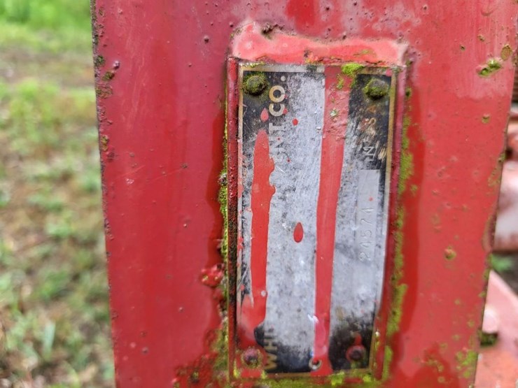 white-12-shank-chisel-plow-image-9