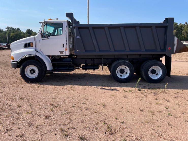 2005-sterling-lt9500-image-24