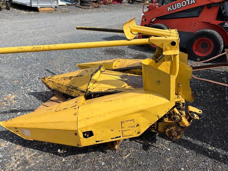 new-holland-824-image-3