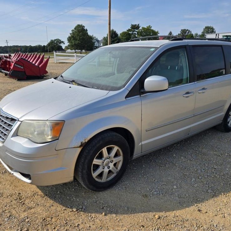 2010 CHRYSLER TOWN & COUNTRY