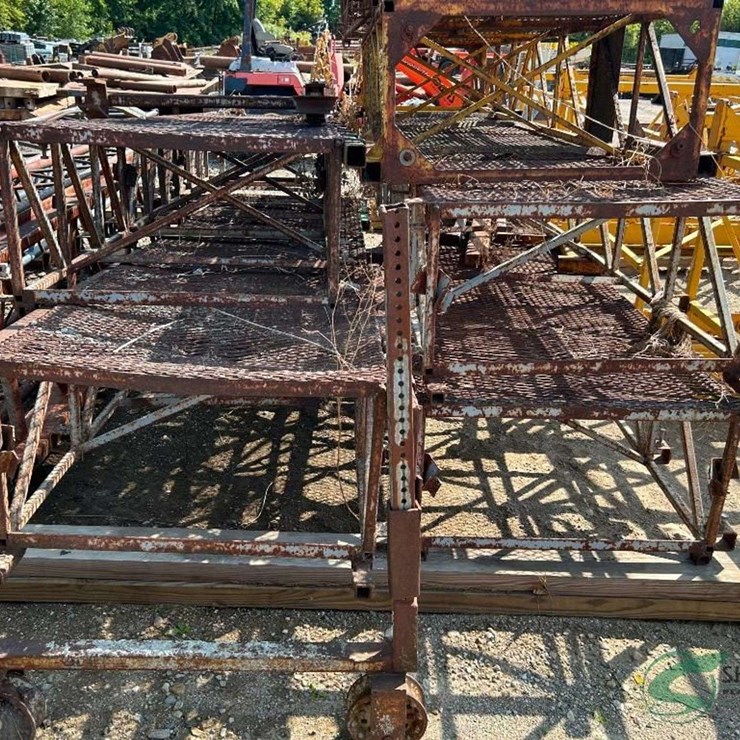 Catwalk for concrete paver