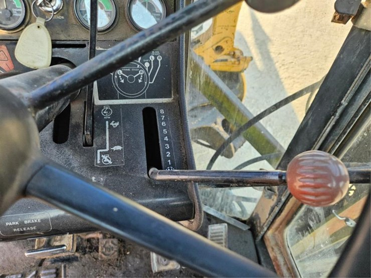 2012-deere-770a-image-45