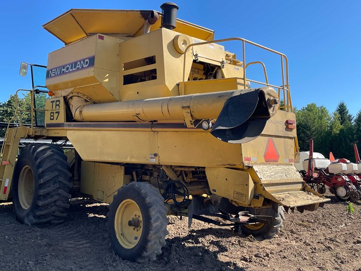 new-holland-tr87-image-5