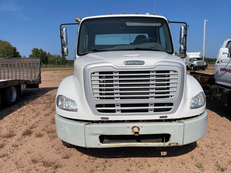 #2700-•-2003-freightliner-m2112-cab-and-chassis-(has-wi-salvage-title)-(mosinee,-wi)-image-4