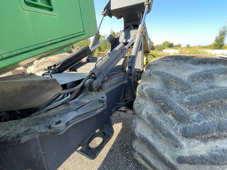 2000-john-deere-660-image-11