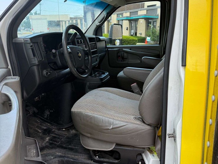 2012-gmc/chev-g3500-mileage-95,462-vin-#1gb3g3cg9c1146368-drives-and-runs-as-it-should,-properly-maintained.-image-9