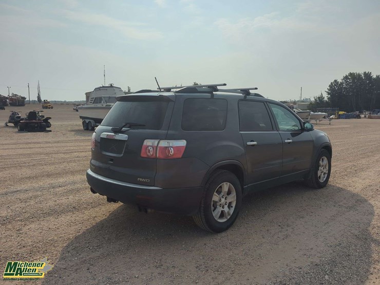 2011-gmc-acadia-image-4