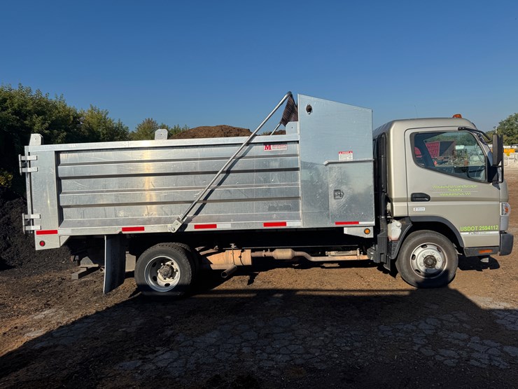 #3240-•-2020-mitsubishi-fuso-canter-truck-(has-wi-title)-(waukesha,-wi)-image-5