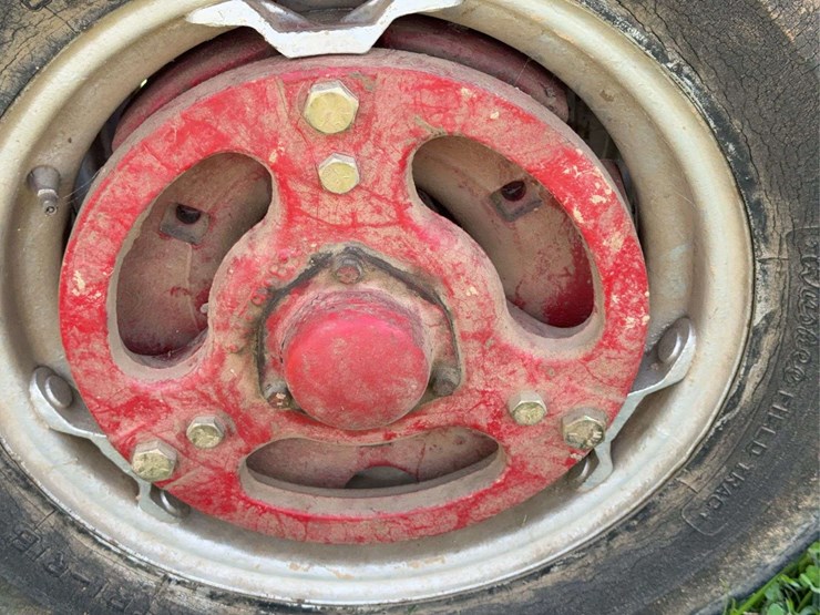 farmall-400-image-18