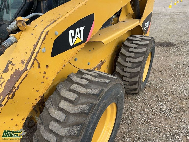 2011-caterpillar-252b3-image-9