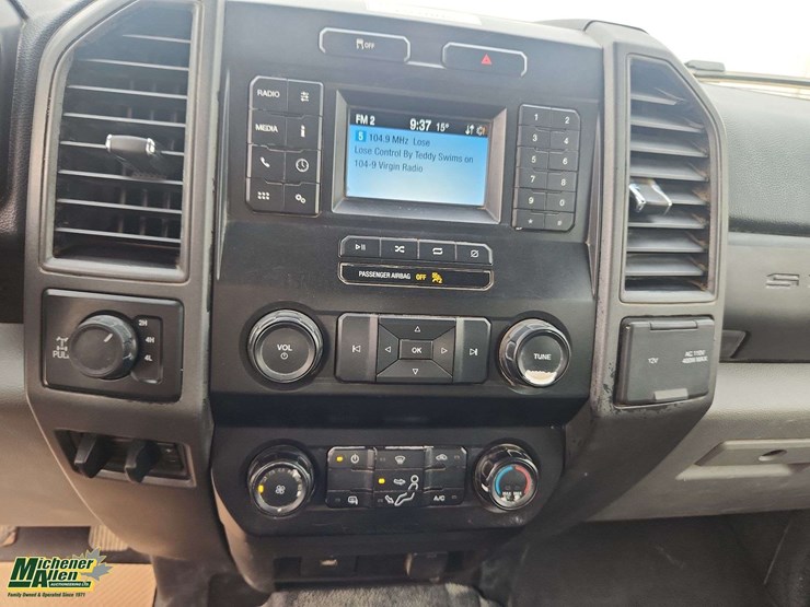 2021-ford-f350-image-17