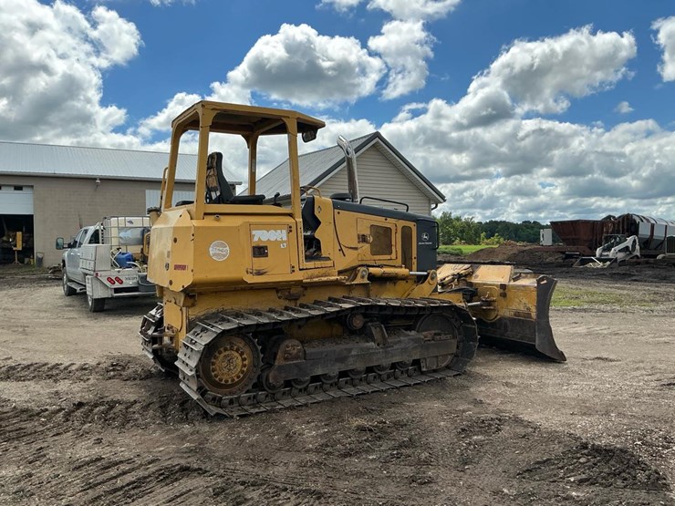 2002-deere-700h-image-11