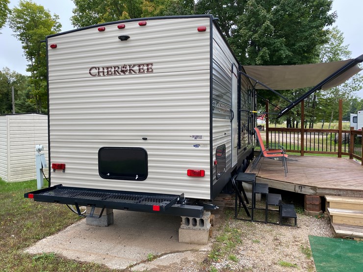 #3304-•-2016-cherokee-limited-274vfk-camper-(has-wi-title)-(three-lakes,-wi)-image-4