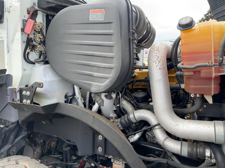 2014-caterpillar-ct660-image-11
