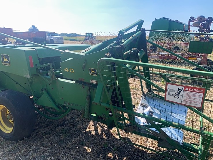 john-deere-328-image-5