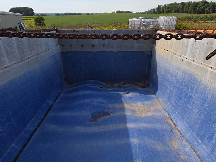#2262-•-2007-volvo-semi-tractor-&-hilbilt-mfg.-trailer-(sheboygan,-wi)-image-17