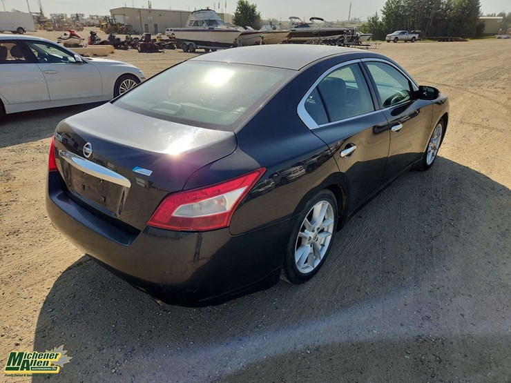 2010-nissan-maxima-3.5-s-4dr-sedan-image-4