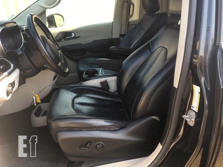 2022-chrysler-pacifica-image-8