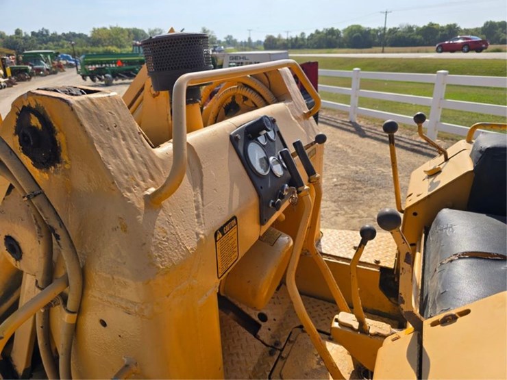 1974-john-deere-450-image-17