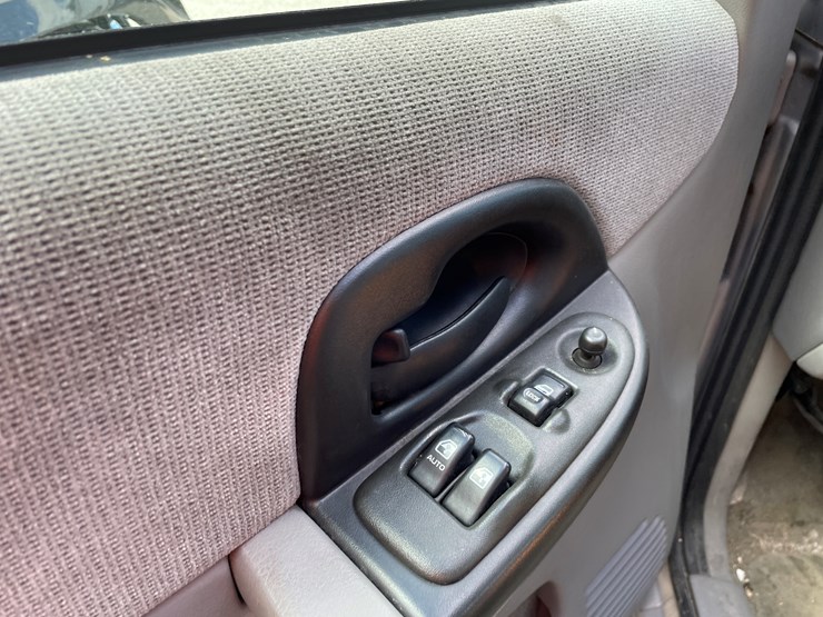#8008-•-2000-chevy-venture-ls-van-(with-wi-title)-image-19