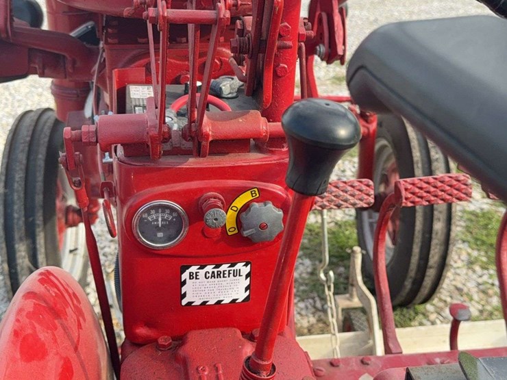 farmall-140-with-belly-mower-image-37