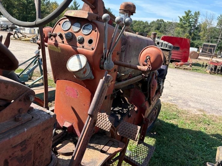 farmall-400-diesel-tractor-for-parts-image-7