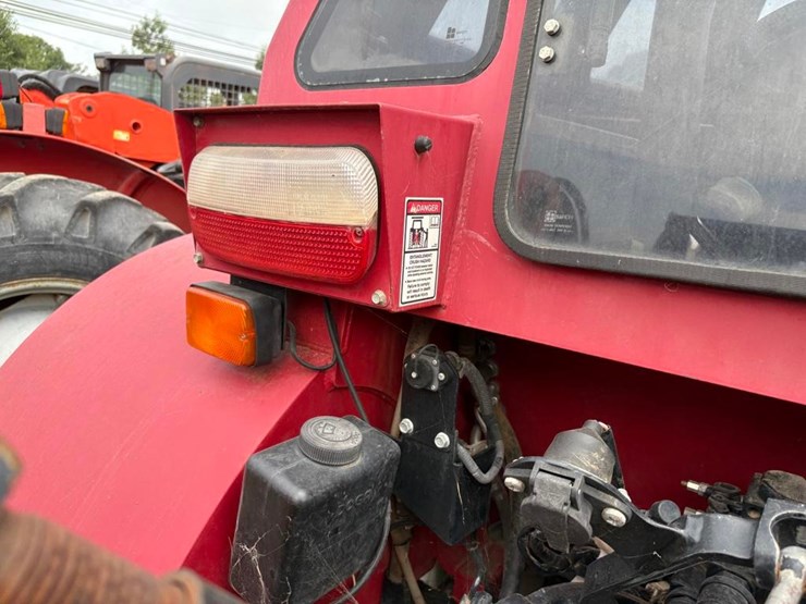 case-international-farmall-120c-4x4-tractor-image-12